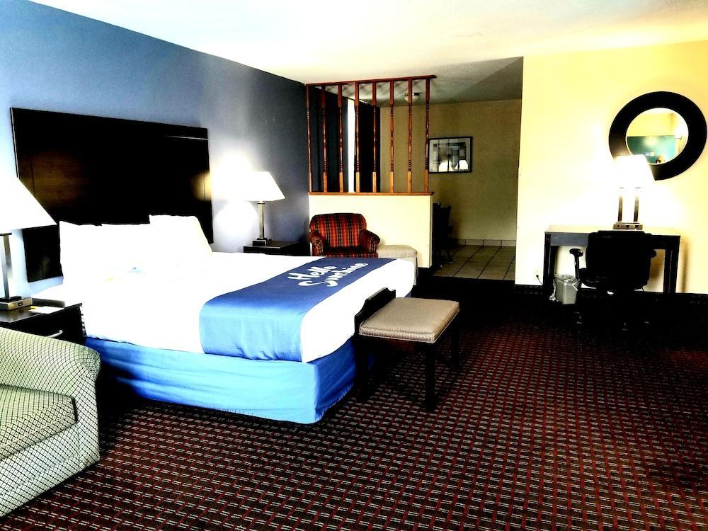 Days Inn By Wyndham Easley West Of Greenville/Clemson Area Exteriér fotografie