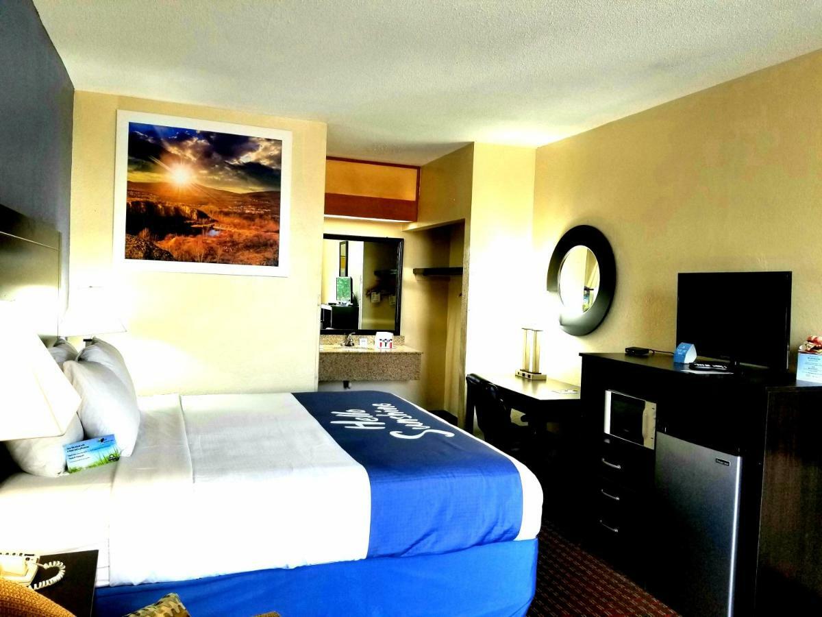 Days Inn By Wyndham Easley West Of Greenville/Clemson Area Exteriér fotografie